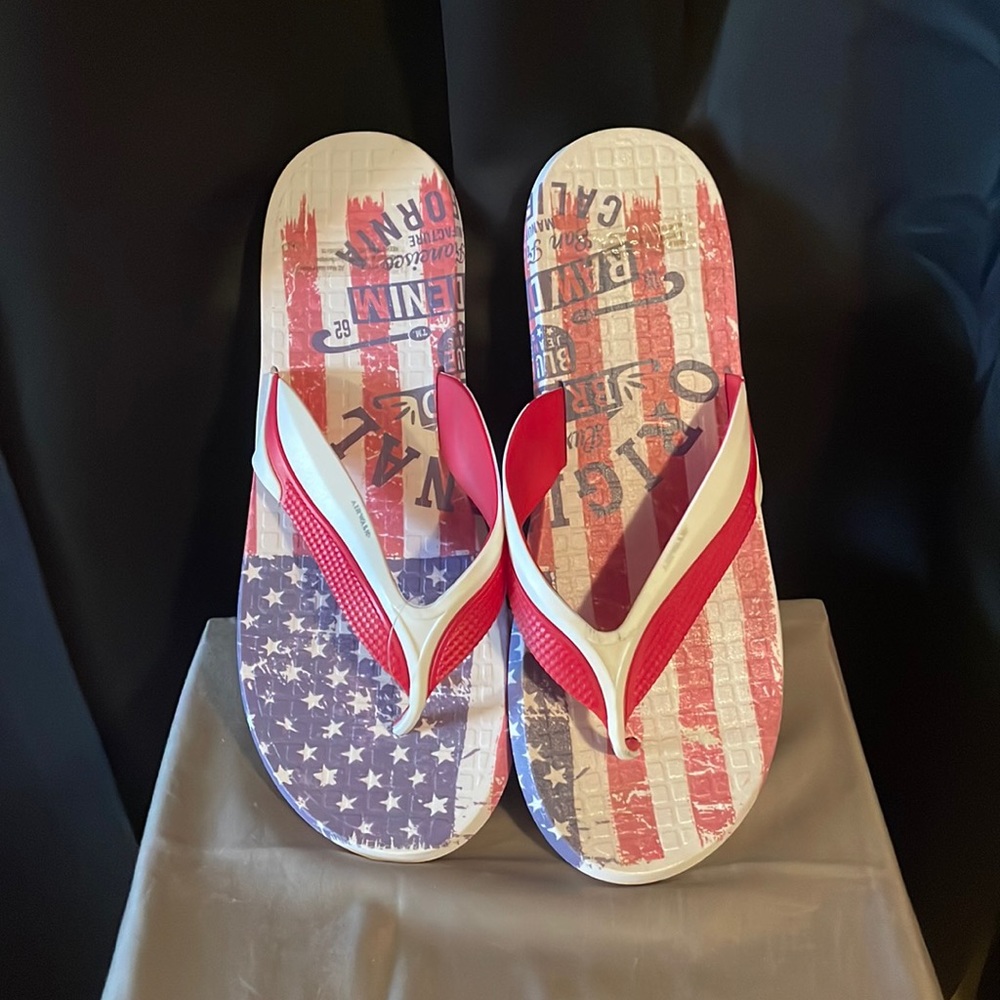 Arrow walk men’s flip-flops size 12